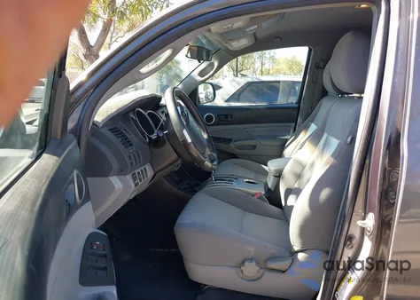 2015 Toyota Tacoma Prerunner V6 z USA, uszkodzony, nr VIN 3TMKU4HN5FM042710